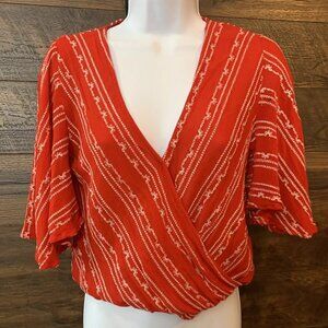 Sadie & Sage Flutter Sleeve Embroidered Cropped Blouse Size M